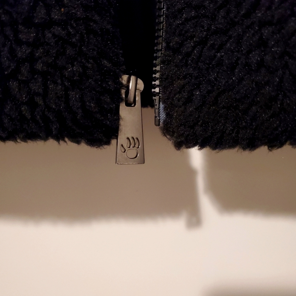 BearPaw Vest Retail $190 NWT Ptp21.5" - Picture 6 of 10